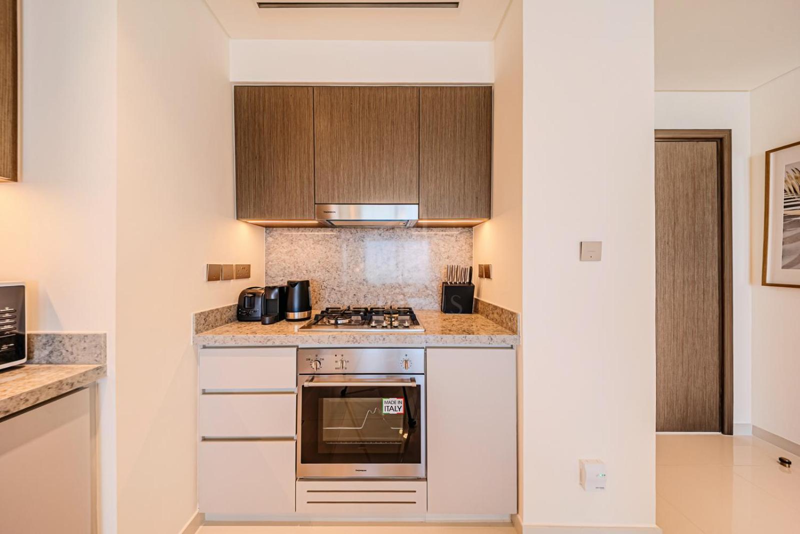 Gorgeous 1bd With Access In Grand Bleu *